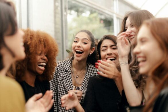 PMOS / PCOS vs. Endometriosis: Comparing Symptoms & Treatments